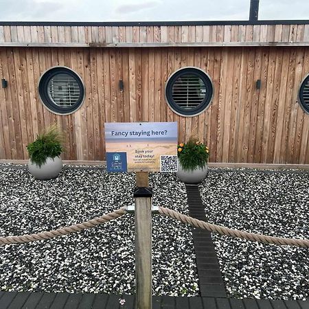 Humberston Boathouse Lodge & Hot Tub - Cleethorpes Beach Cabin Chalet Dış mekan fotoğraf