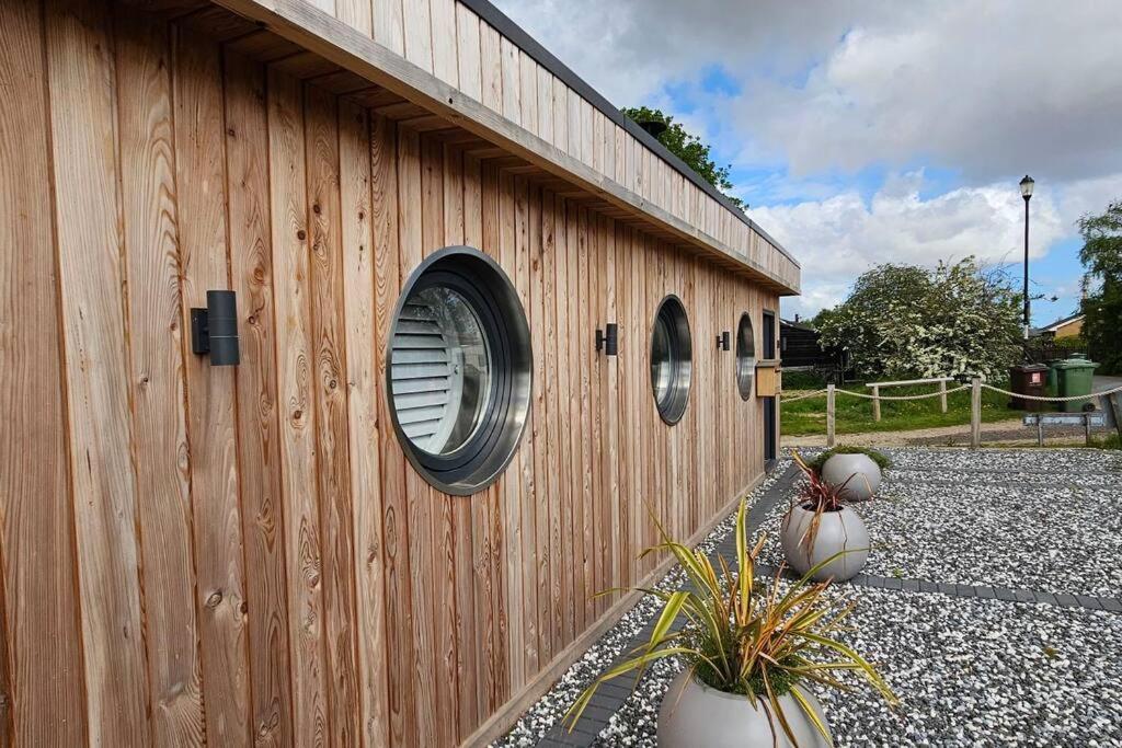 Humberston Boathouse Lodge & Hot Tub - Cleethorpes Beach Cabin Chalet Dış mekan fotoğraf