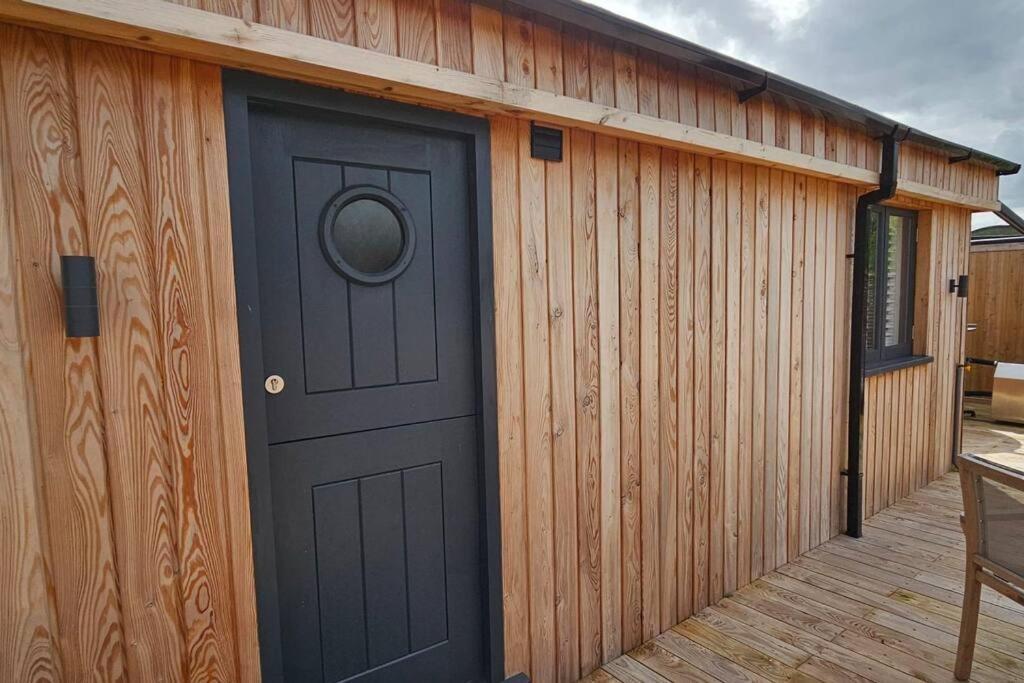 Humberston Boathouse Lodge & Hot Tub - Cleethorpes Beach Cabin Chalet Dış mekan fotoğraf