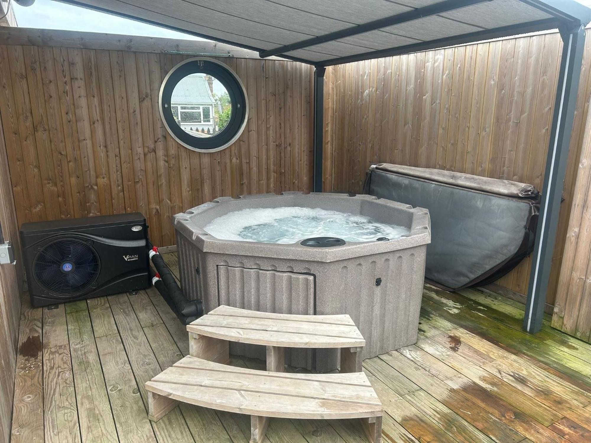 Humberston Boathouse Lodge & Hot Tub - Cleethorpes Beach Cabin Chalet Dış mekan fotoğraf